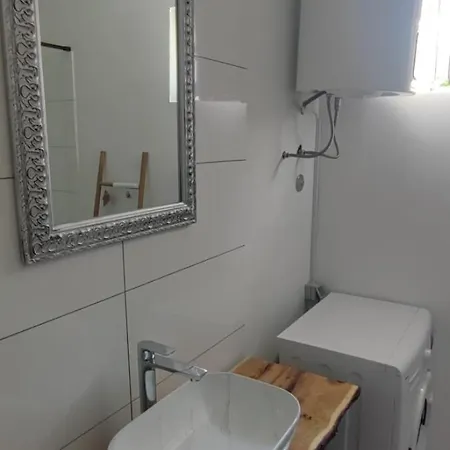 Mony Apartment *